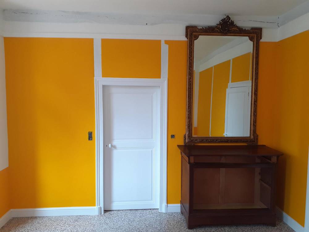 peinture orange clair